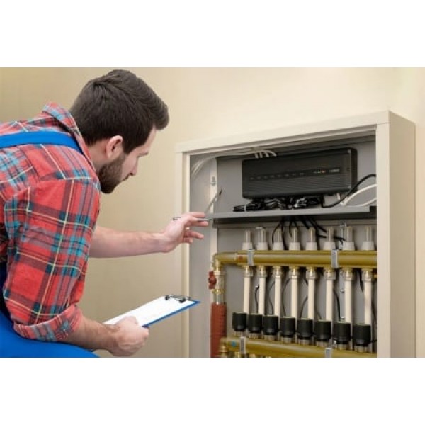 Unitate centrala ENGO ECB8 pentru incalzire prin pardoseala pentru 8 zone cu fir, 230V (ENGECB8230) Unitate centrala ENGO ECB8 pentru incalzire prin pardoseala pentru 8 zone cu fir, 230V (ENGECB8230)