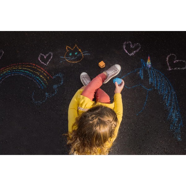 Creta lavabila Chalk-O-Rama, set de 12 cuburi, perfecta pentru desen pe asfalt Creta lavabila Chalk-O-Rama, set de 12 cuburi, perfecta pentru desen pe asfalt