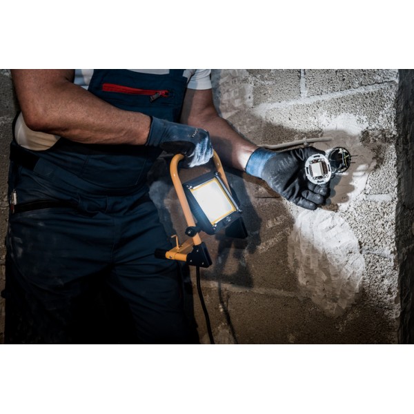 Proiector LED portabil Brennenstuhl JARO 2000M, 20W, 1870 lm, 3.7V, cablu 2m Ilumina 6500K, IP65