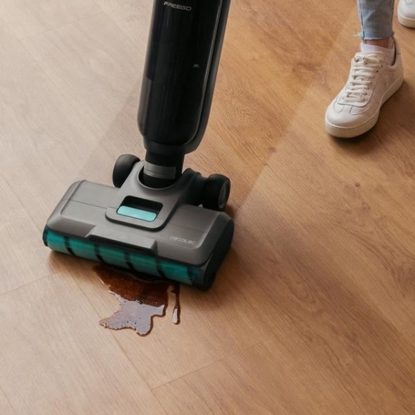Aspirator vertical cu functie mop Cecotec FreeGo Wash&Vacuum Spray, 250W, Autonomie 30minute, 2 rezervoare, Baza cu autocuratare (05852)