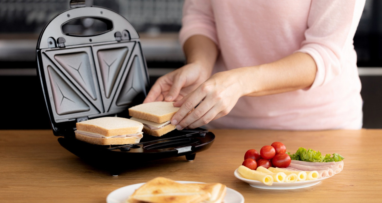 Sandwich-maker 4 in 1 Gallet Torcy CRO 616, 700W, 4 tipuri de placi detasabile