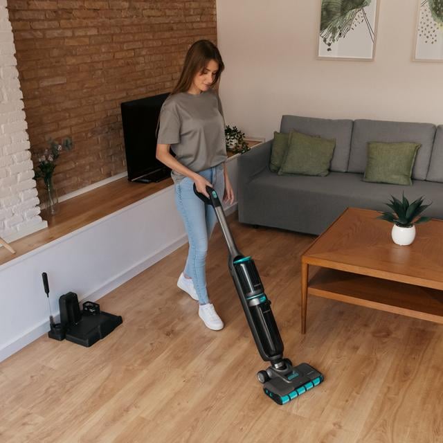 Aspirator vertical cu functie mop Cecotec FreeGo Wash&Vacuum Spray, 250W, Autonomie 30minute, 2 rezervoare, Baza cu autocuratare (05852)