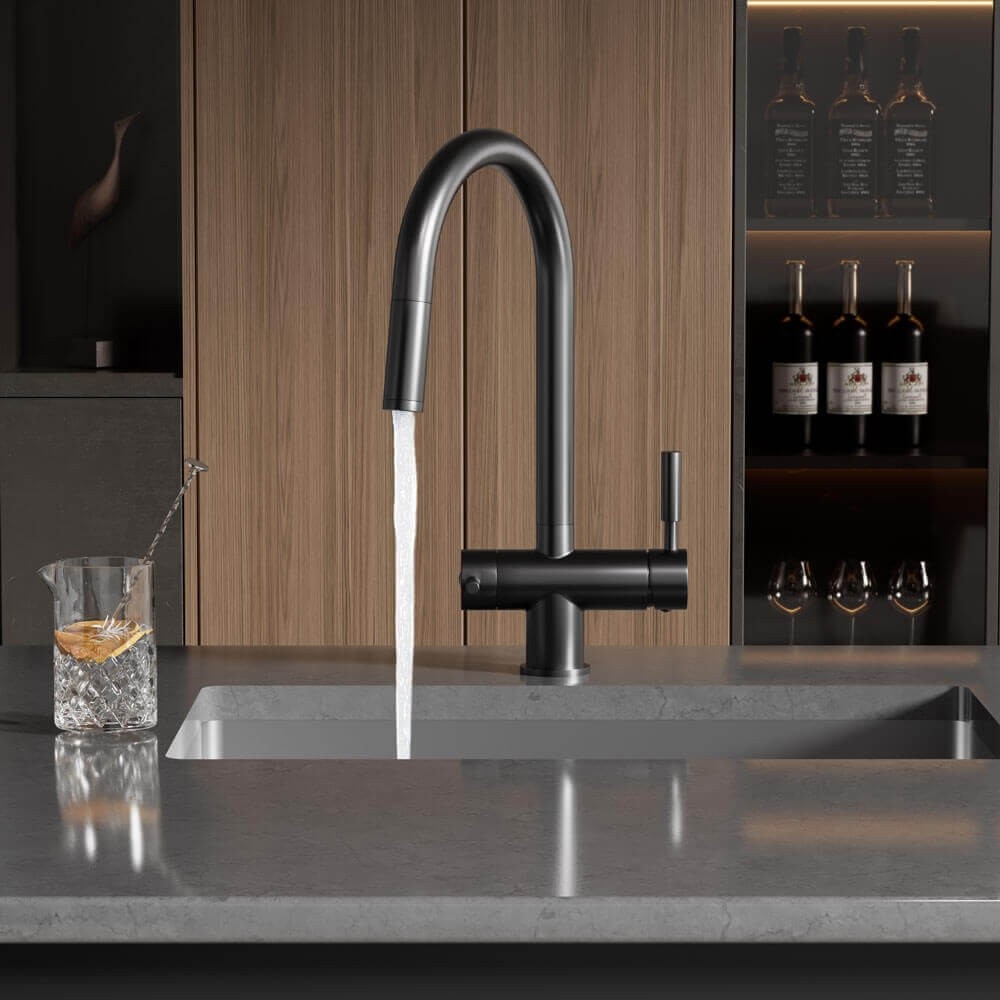 Baterie bucatarie cu 3 cai Premier Extend Black, finisaj negru mat, duș extractibil, pipa pivotanta 180°, cartuș ceramic, flux separat apa filtrata si menajera