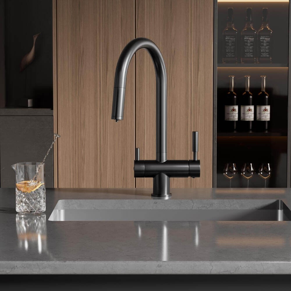 Baterie bucatarie cu 3 cai Premier Extend Black, finisaj negru mat, duș extractibil, pipa pivotanta 180°, cartuș ceramic, flux separat apa filtrata si menajera