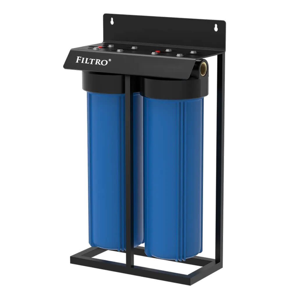 Carcasa filtru FILTRO BIG BLUE 20 TWIN, set 2 bucati cu conexiune 1 inch din alama, filtrare mecanica in 2 stadii, cadru metalic si supapa de eliberare presiune, debit 50 litri/min