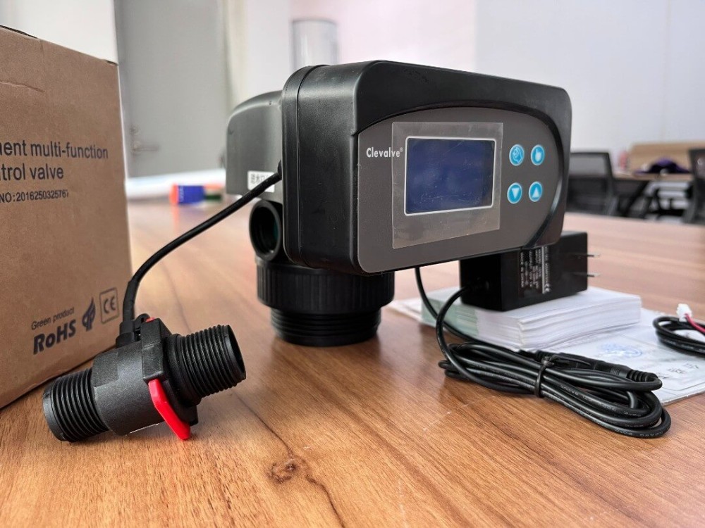 Valvă de comandă pentru dedurizare PureTECH Clevalve KLGR4-2LCD, regenerare în funcție de timp sau volum, display LCD