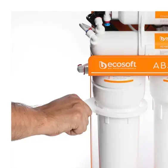 Sistem osmoza inversa cu pompa booster Ecosoft Absolute PRO, 6 stadii de filtrare, 75 GPD, remineralizare, cadru metalic, bazin de stocare inclus