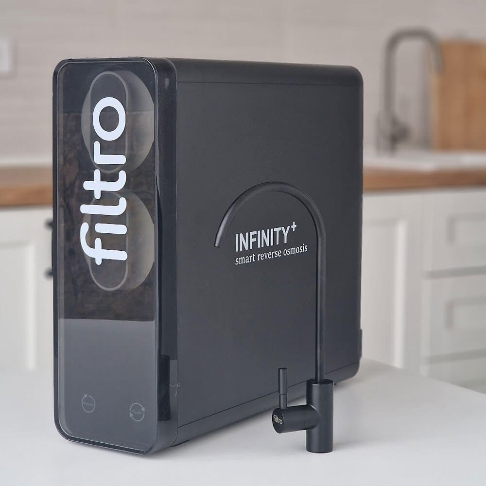 Sistem osmoză inversă cu debit direct FILTRO INFINITY+ DF1000, 1000 GPD fără bazin, pompă booster inclusă, afișaj TDS integrat și cartușe twist în 3 stadii de filtrare