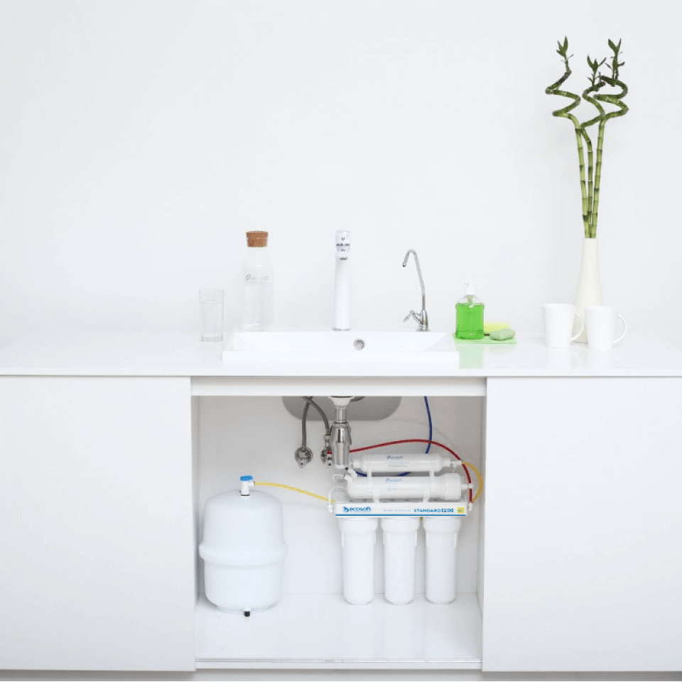 Sistem de osmoza inversa Ecosoft Standard, 5 stadii de filtrare, membrana 50 GPD, cartus de remineralizare si bazin de stocare inclus