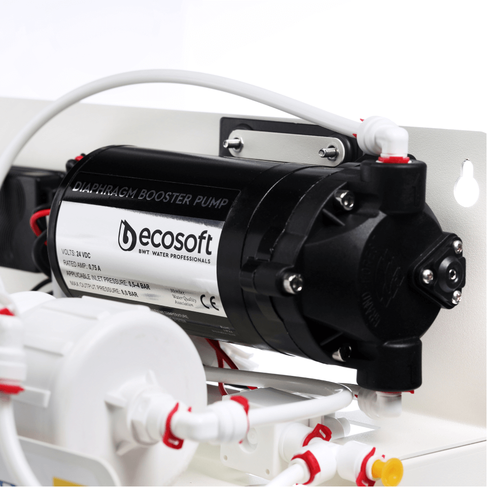 Sistem osmoza inversa cu pompa booster Ecosoft Standard PRO, 5 stadii de filtrare, membrana 50 GPD, bazin stocare 12 litri inclus, filtrare 0.0001 microni