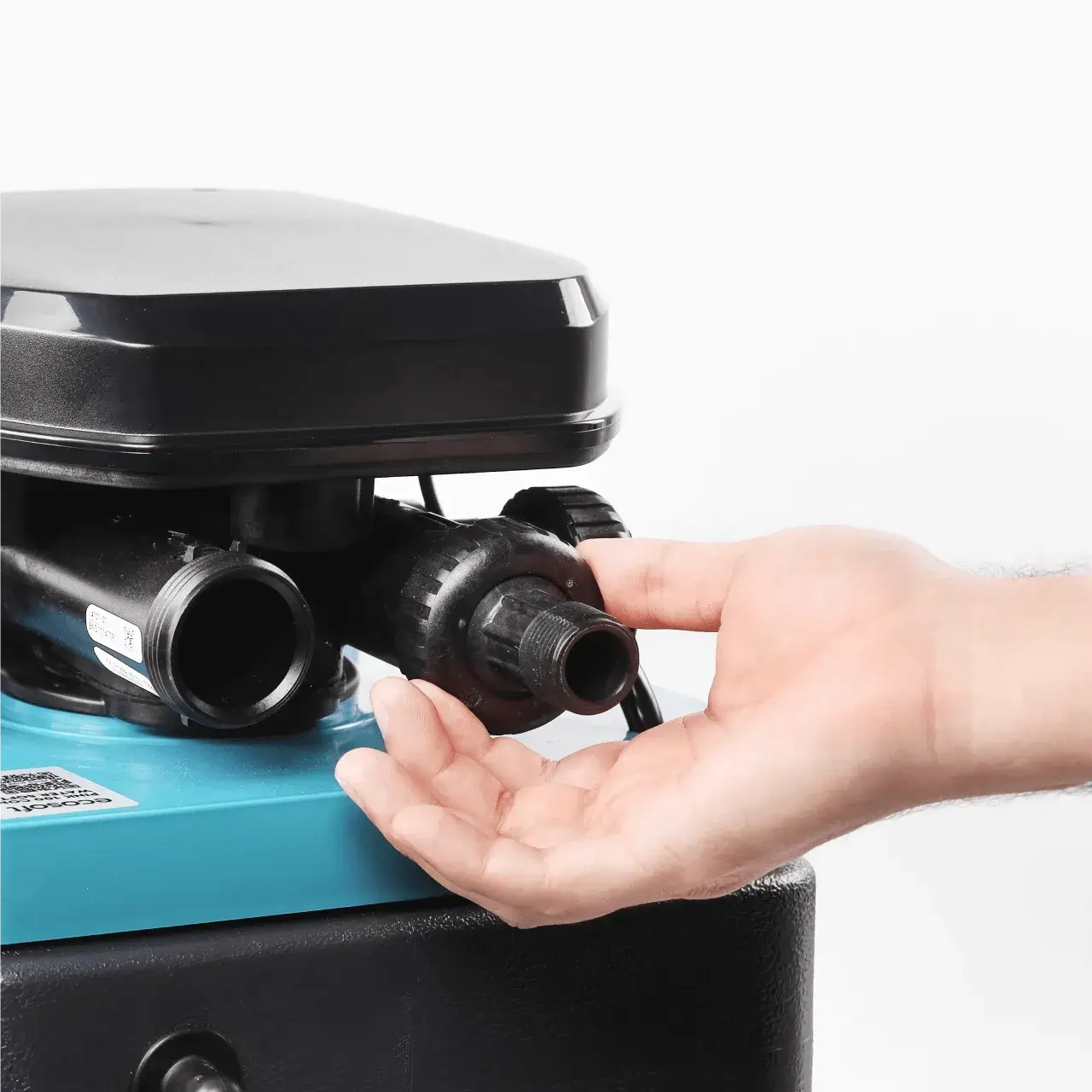 Dedurizator apa cabinet FILTRO Blue 200, valva Clack DV 1 inch cu regenerare timp/volum, 20 litri rasina Dowex, debit 1.8 m3/h, capacitate 4 m3, inaltime 74 cm