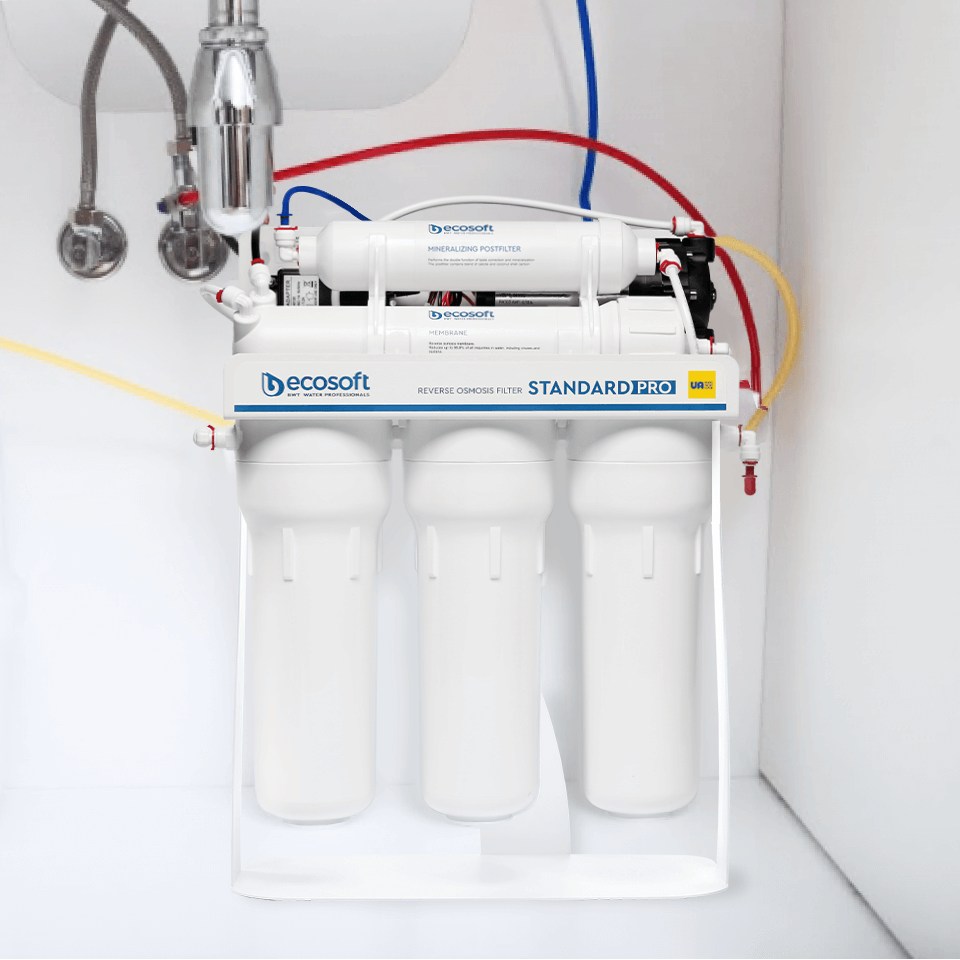 Sistem de osmoză inversă Ecosoft Standard PRO, 5 stadii cu remineralizare, membrană 50 GPD, pompă booster inclusă și bazin de stocare 12 litri BPA Free