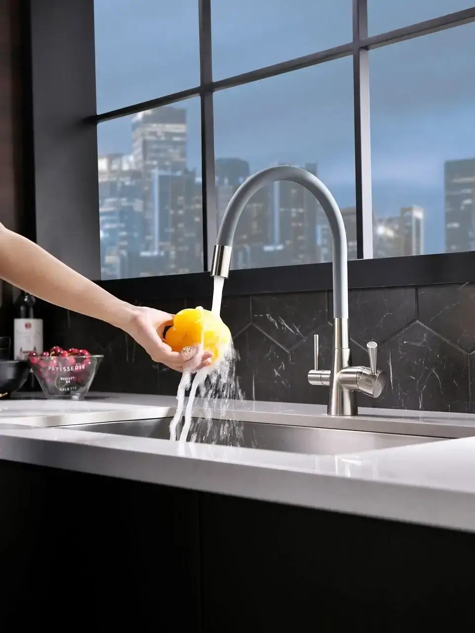 Baterie bucatarie cu 3 cai Premier FLEX Comfort, finisaj satinat gri, pipa pivotanta 360°, comanda dubla si cartus ceramic, pentru apa rece, calda si filtrata
