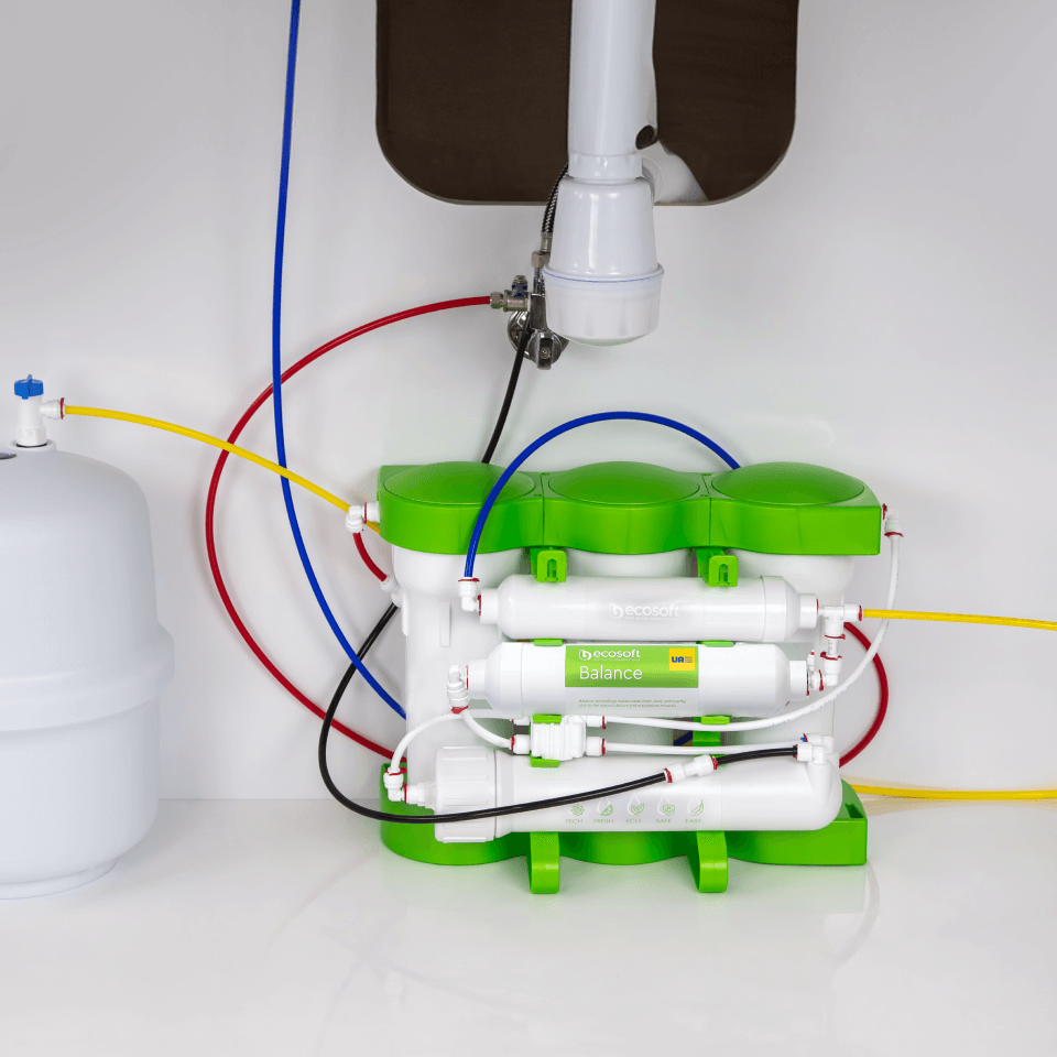 Sistem de filtrare cu osmoza inversa Ecosoft Balance, 6 stadii, membrana 75 GPD, remineralizare cu calciu si magneziu, fara pompa, bazin de stocare inclus