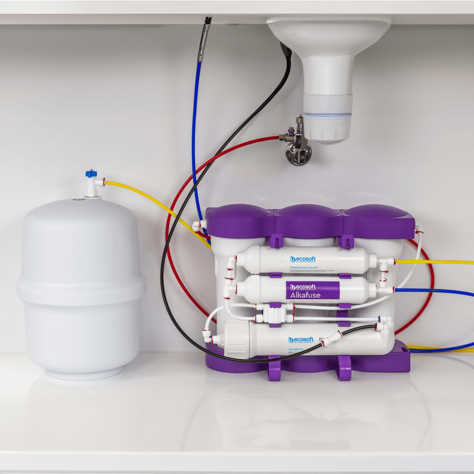 Sistem de filtrare cu osmoza inversa Ecosoft P'URE Alkafuse, 6 stadii de filtrare, membrana 75 GPD, remineralizare cu calciu si magneziu, functionare fara electricitate, bazin de stocare inclus
