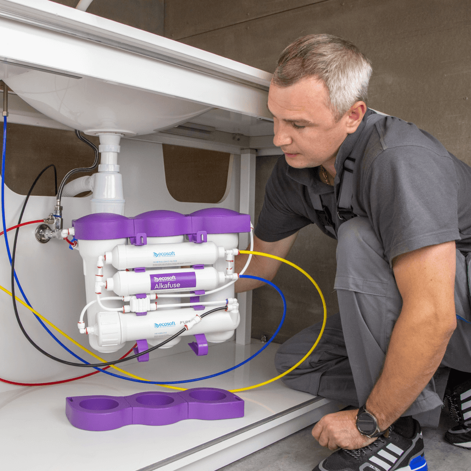 Sistem de filtrare cu osmoza inversa Ecosoft P'URE Alkafuse, 6 stadii de filtrare, membrana 75 GPD, remineralizare cu calciu si magneziu, functionare fara electricitate, bazin de stocare inclus